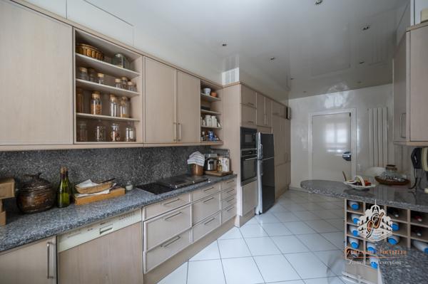 Neuilly-sur-Seine (92200) Neuilly-sur-Seine/Saint-James/Pont de Neuilly/Longchamp - Appartement élégant de réception et familial de 4 pi