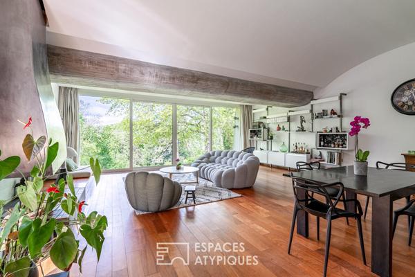 Maison d’architecte à la toiture papillon avec vue