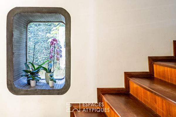 Maison d’architecte à la toiture papillon avec vue