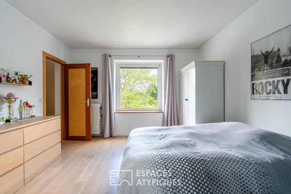 Maison d’architecte à la toiture papillon avec vue