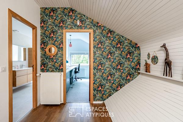Maison d’architecte à la toiture papillon avec vue