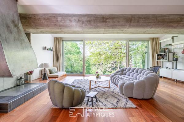 Maison d’architecte à la toiture papillon avec vue