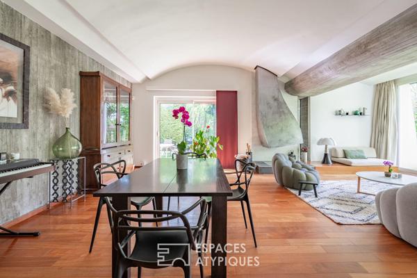 Maison d’architecte à la toiture papillon avec vue