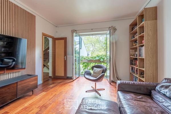 Maison d’architecte à la toiture papillon avec vue