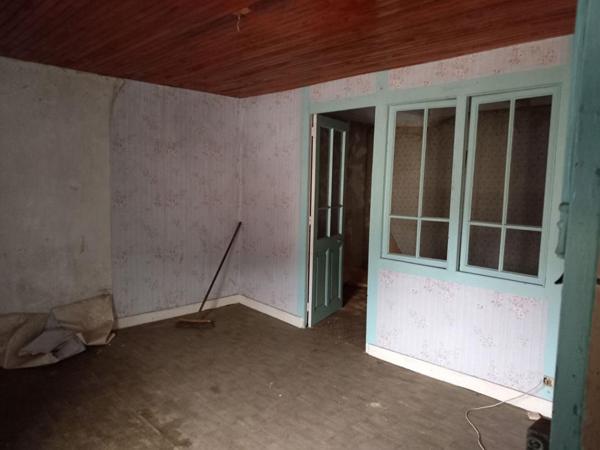 43220 Riotord Immeuble d'environ 250 m²  sur 3 niveaux plus cave en sous-sol et grenier