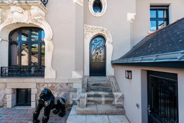 Maison 1900 de caractère rénovée avec piscine intérieure – Vannes centre