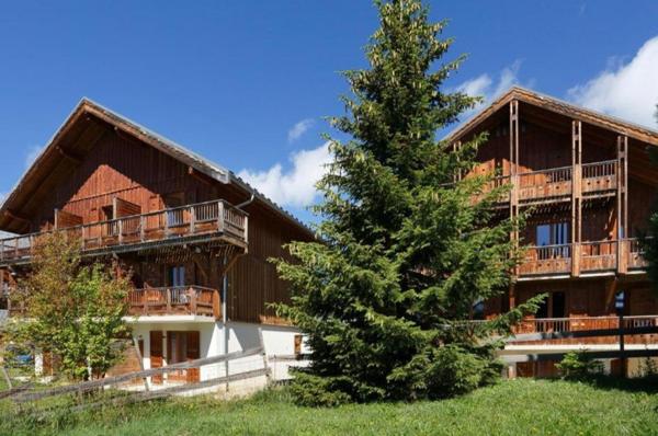 INVESTISSEMENT LOCATIF  FONTCOUVERTE-LA TOUSSUIRE  Résidence de Tourisme Les Chalets des Cîmes  5,5 % de rentabilité