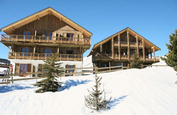 INVESTISSEMENT LOCATIF  FONTCOUVERTE-LA TOUSSUIRE  Résidence de Tourisme Les Chalets des Cîmes  5,5 % de rentabilité