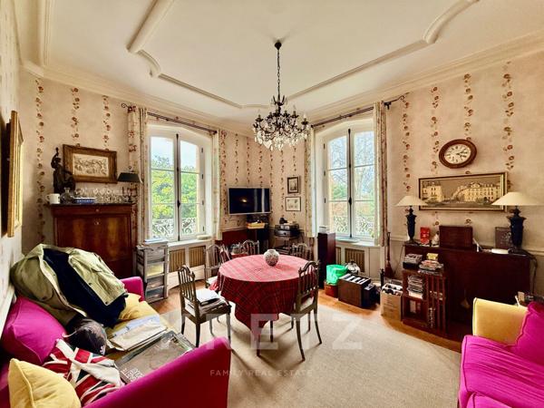 À 400m de la mer, Petit Château néo Louis XIII du XIXe, parc de 0.73ha avec piscine