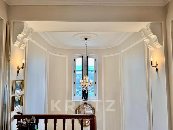 À 400m de la mer, Petit Château néo Louis XIII du XIXe, parc de 0.73ha avec piscine