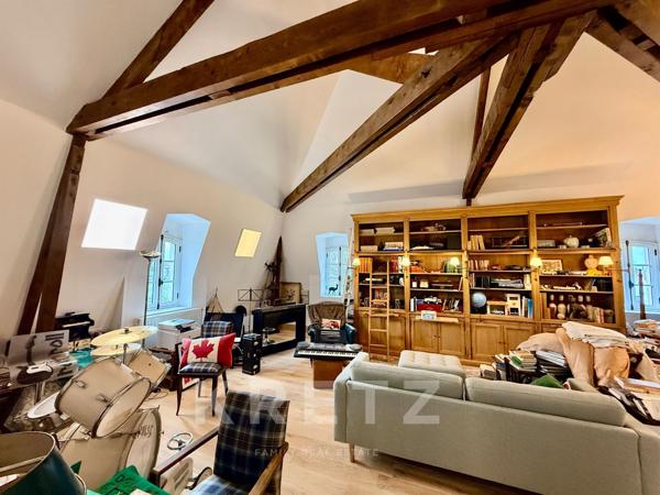 À 400m de la mer, Petit Château néo Louis XIII du XIXe, parc de 0.73ha avec piscine