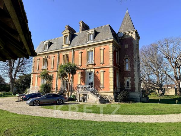 À 400m de la mer, Petit Château néo Louis XIII du XIXe, parc de 0.73ha avec piscine