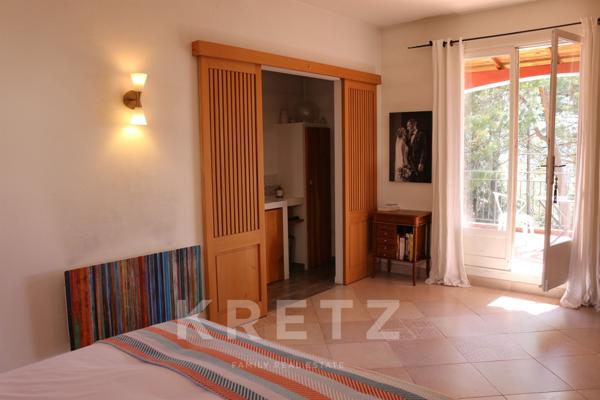 Maison avec vue panoramique, piscine et terrain constructible, à deux pas du centre village de Bédoi