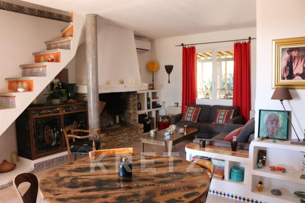 Maison avec vue panoramique, piscine et terrain constructible, à deux pas du centre village de Bédoi