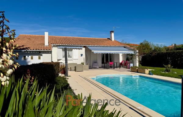 Maison plain-pied lumineux piscine et terrain de 1259 m2