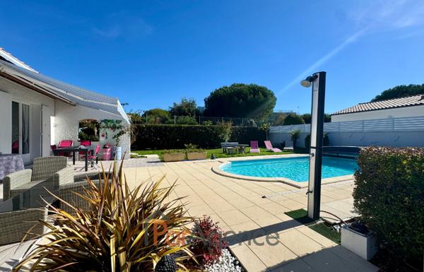 Maison plain-pied lumineux piscine et terrain de 1259 m2