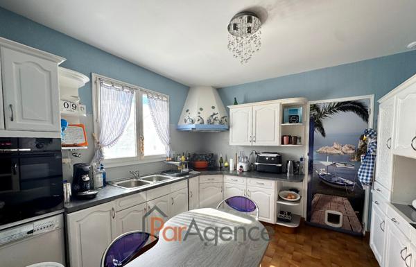 Maison plain-pied lumineux piscine et terrain de 1259 m2