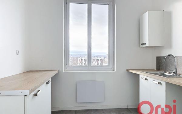 Immeuble à vendre    8 pièces •  Montluçon