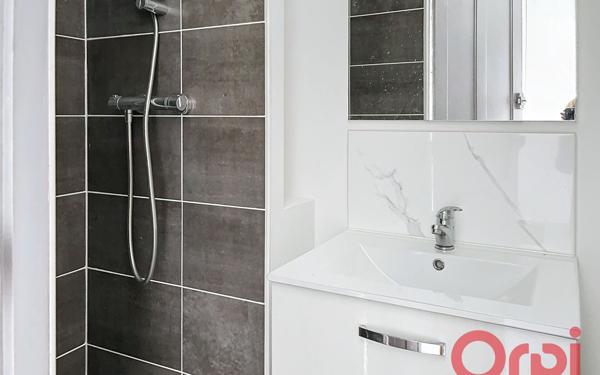 Immeuble à vendre    8 pièces •  Montluçon