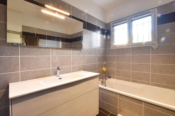 Villa de plain-pied avec piscine, à 20 minutes de Montpellier