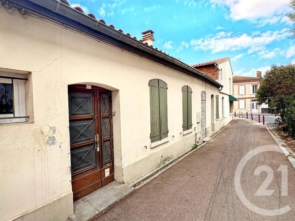 Immeuble à vendre  202 m 2   CUGNAUX  - 31