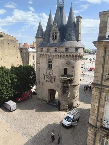 AU COEUR DU CENTRE HISTORIQUE T2 AVEC SUPERBE VUE
