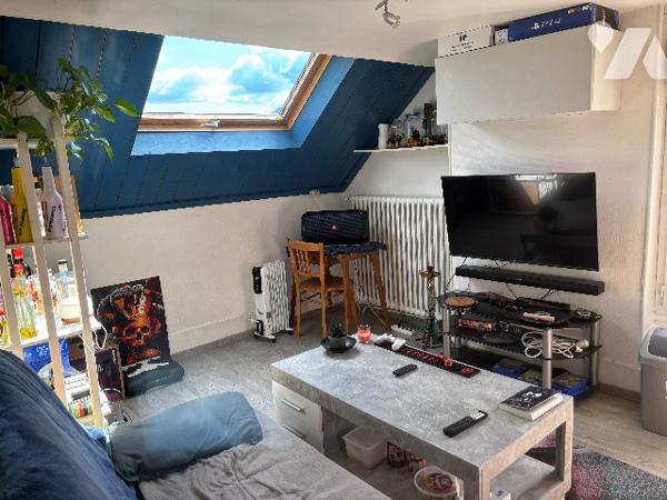 Immeuble type R+3 de 5 studios loués, à proximité des thermes.