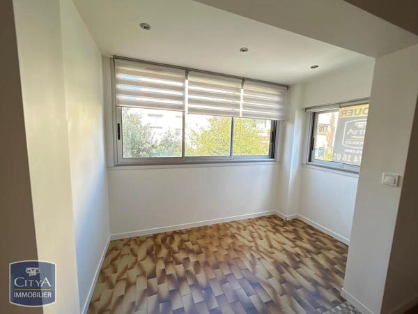 Appartement à louer 1 pièce 22.08m² Saint-Mandrier-sur-Mer (83430)