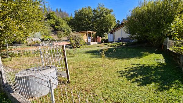 Plain pied 3 pièce(s) 65 m2 + atelier , garage et 500m² terrain Viviez