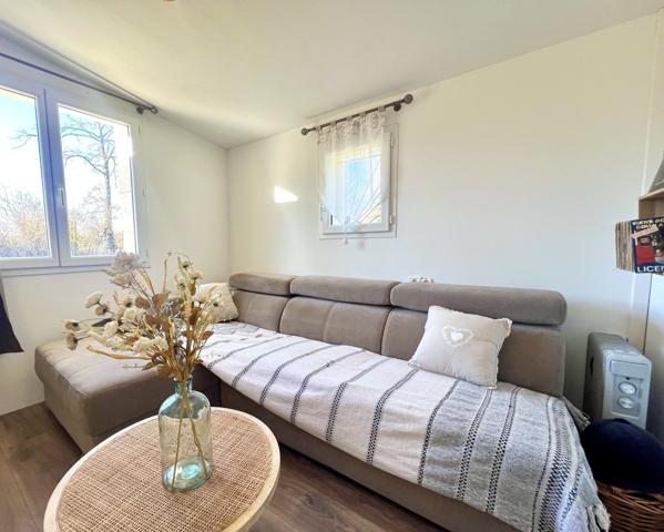 Plain-pied moderne avec piscine et dépendances