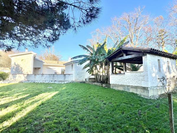 Plain-pied moderne avec piscine et dépendances