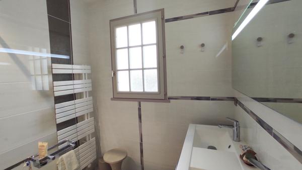 BELLE  MAISON SUR SOUS SOL