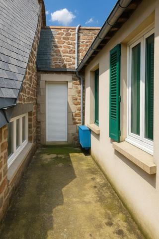 Maison de ville 11 pièces – 225 m² habitables + grenier aménageable – Ambrières-les-Vallées