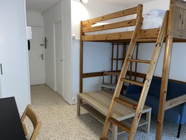 Appartement à louer 560 € CC Montpellier 1 pièce 20 m² DPE C