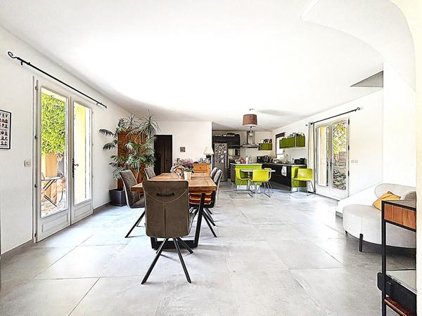 PERTUIS - Maison familiale avec piscine, terrain de 400m² plein sud - Exclusivité