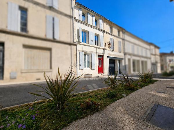 Maison à vendre - 16120 - Chateauneuf Sur Charente 4 chambres -140 m2 - jardin
