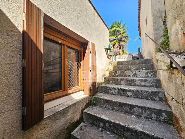 Maison à vendre - 16120 - Chateauneuf Sur Charente 4 chambres -140 m2 - jardin