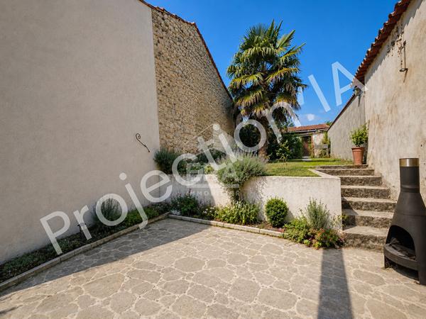 Maison à vendre - 16120 - Chateauneuf Sur Charente 4 chambres -140 m2 - jardin