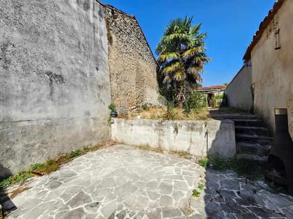 Maison à vendre - 16120 - Chateauneuf Sur Charente 4 chambres -140 m2 - jardin