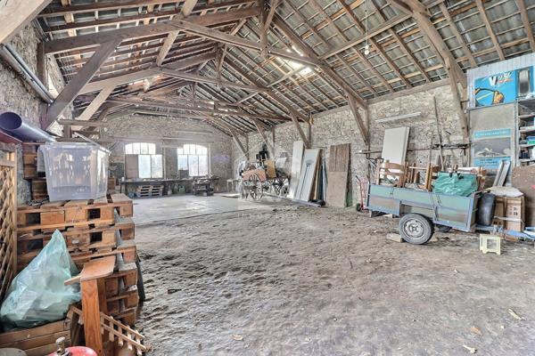 Maison de 107 m2 avec une dépendance de 220m2