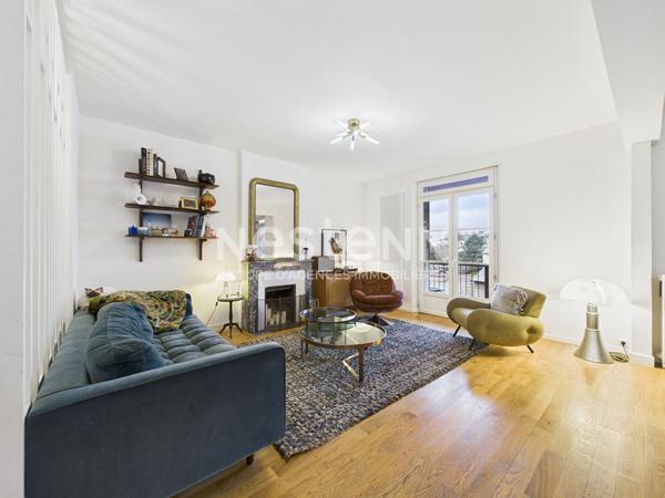 À vendre à Aurillac, à deux pas du centre ville, maison de ville, 5 pièces de 131 m² avec jardin.