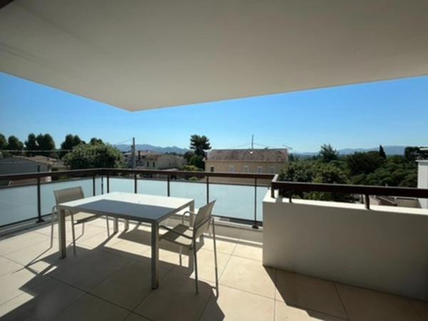 T4 de 85m2 + 2 PARKINGS EN SOUS SOL + TERRASSE A CHATEAU GOMBERT