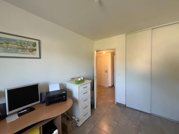 T4 de 85m2 + 2 PARKINGS EN SOUS SOL + TERRASSE A CHATEAU GOMBERT