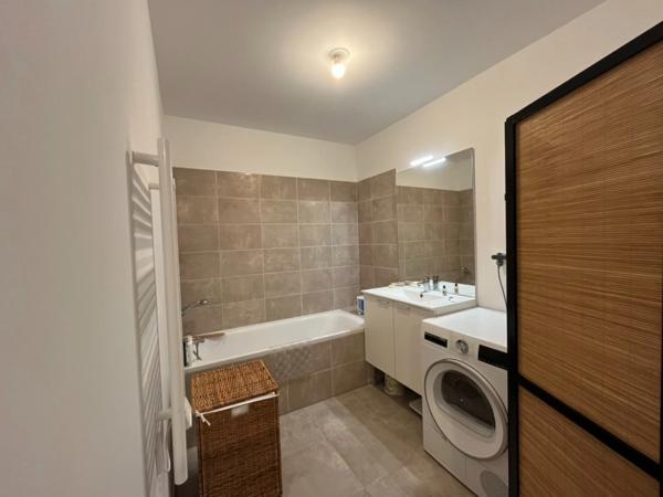 T4 de 85m2 + 2 PARKINGS EN SOUS SOL + TERRASSE A CHATEAU GOMBERT