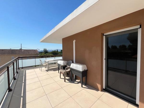 T4 de 85m2 + 2 PARKINGS EN SOUS SOL + TERRASSE A CHATEAU GOMBERT
