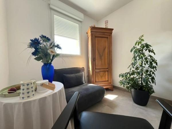 T4 de 85m2 + 2 PARKINGS EN SOUS SOL + TERRASSE A CHATEAU GOMBERT