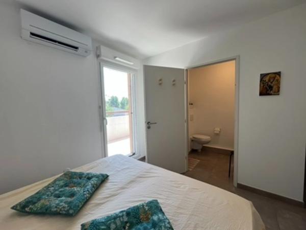 T4 de 85m2 + 2 PARKINGS EN SOUS SOL + TERRASSE A CHATEAU GOMBERT