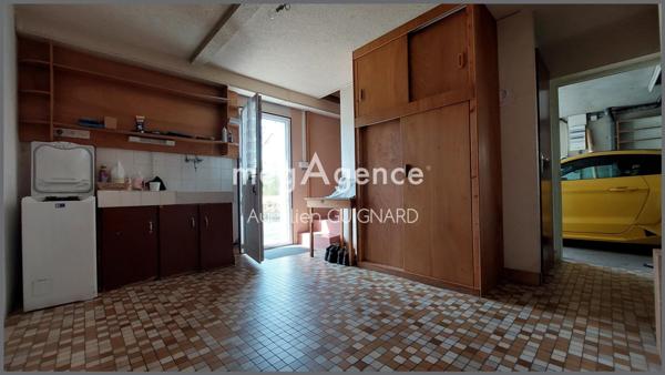 Maison à BRESSUIRE, 79300 - 8 pièces 138m²