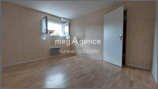 Maison à BRESSUIRE, 79300 - 8 pièces 138m²