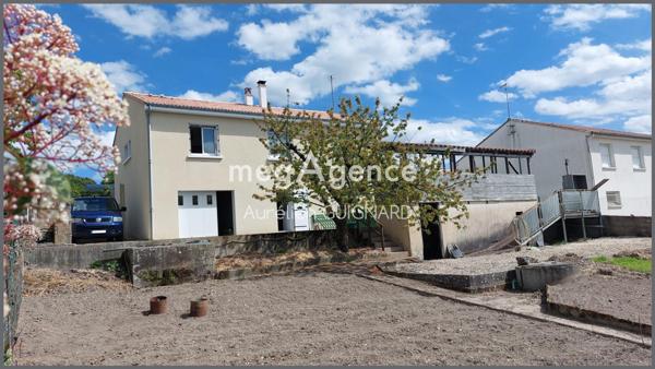 Maison à BRESSUIRE, 79300 - 8 pièces 138m²